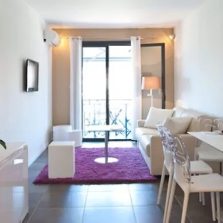 En Aparté Aparthotel 3*